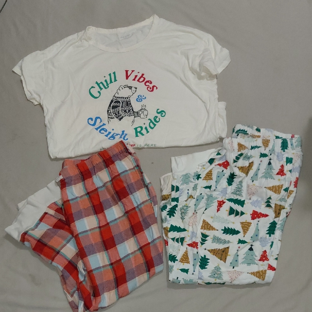 Old Navy Woman's Holiday Pajama Set - Chill Vibes and Sleigh Rides XL
